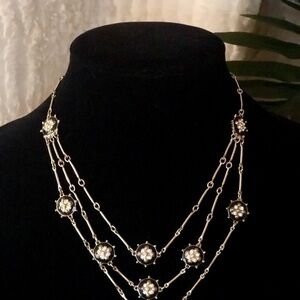🌸Cute Black & Gold necklace from Saks🌺💕🌸